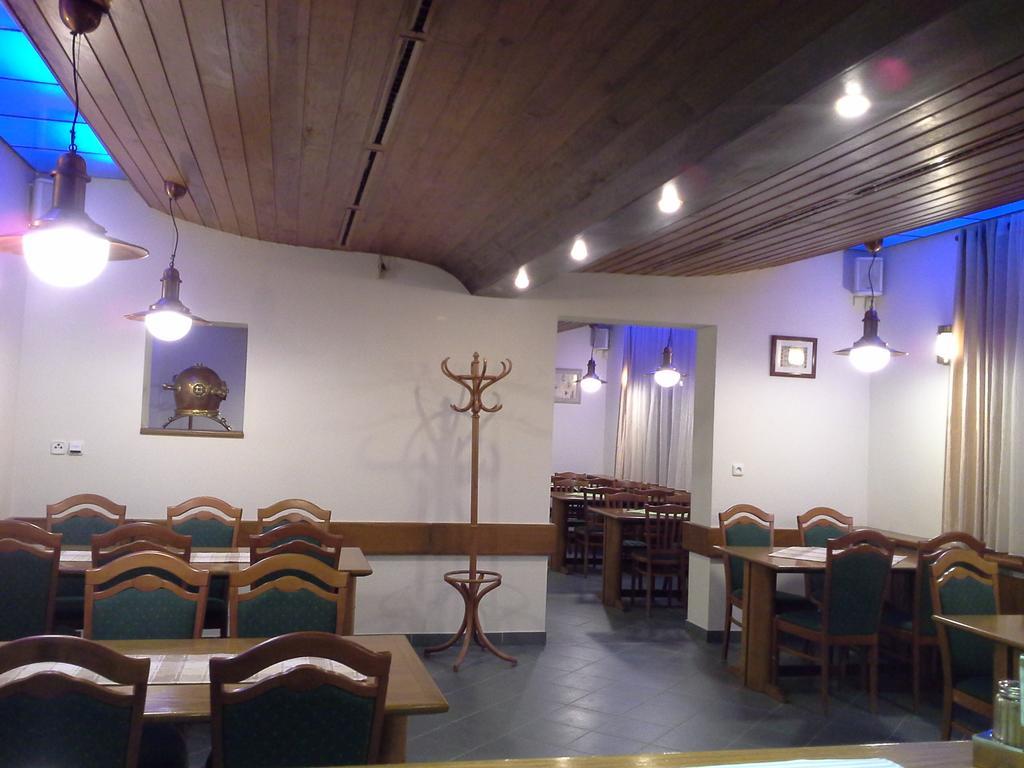 Hotel Laguna Ceske Budejovice Luaran gambar