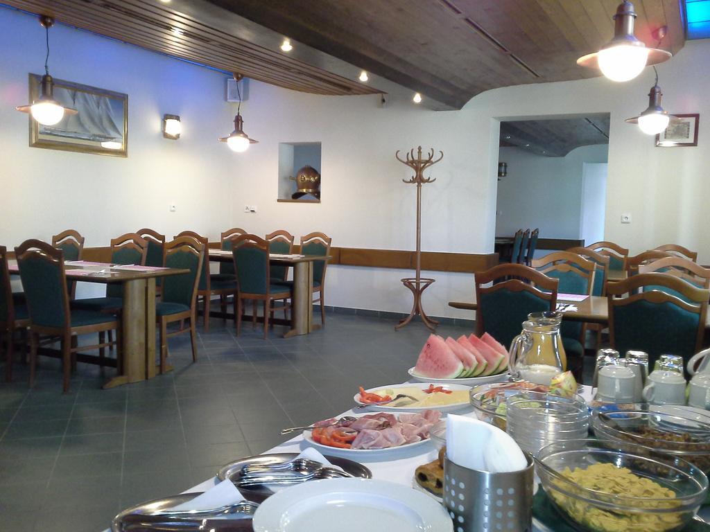 Hotel Laguna Ceske Budejovice Luaran gambar